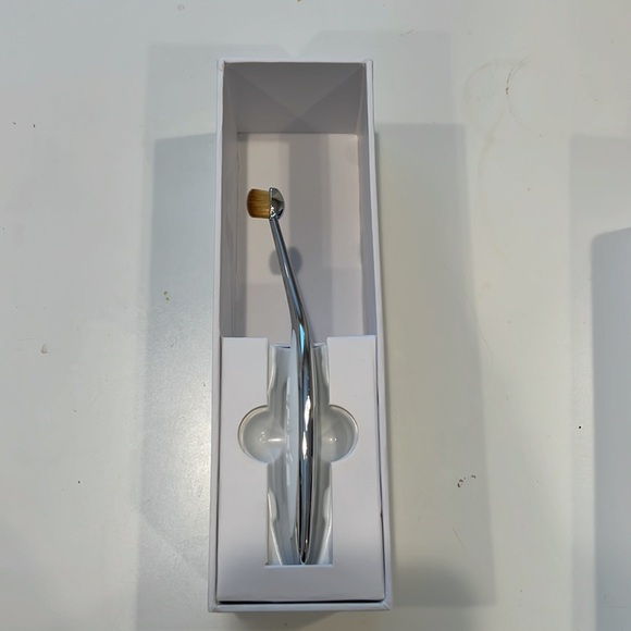 Artis Linear 3 Demi Brush - Picture 5 of 7